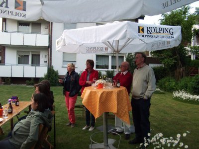 Alle lauschen den Dankeschön-Worten von Herrn Jürgenschellert